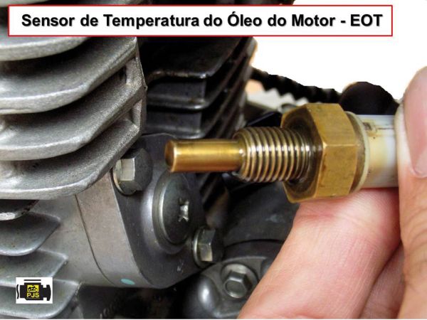 Remova o sensor de temperatura do óleo do motor - EOT